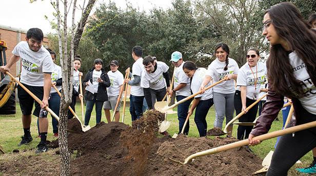 <a href='http://jpvhvt.scout-fi.net'>金沙中国</a> MSSW students have an opportunity to earn a Graduate Certificate in Sustainable Community Health Promotion in Social Work while earning the MSSW degree. 学生不需要完成比MSSW学位要求更多的学时. Macro concentration students complete the requirements for the certificate by completing the required courses in the concentration.